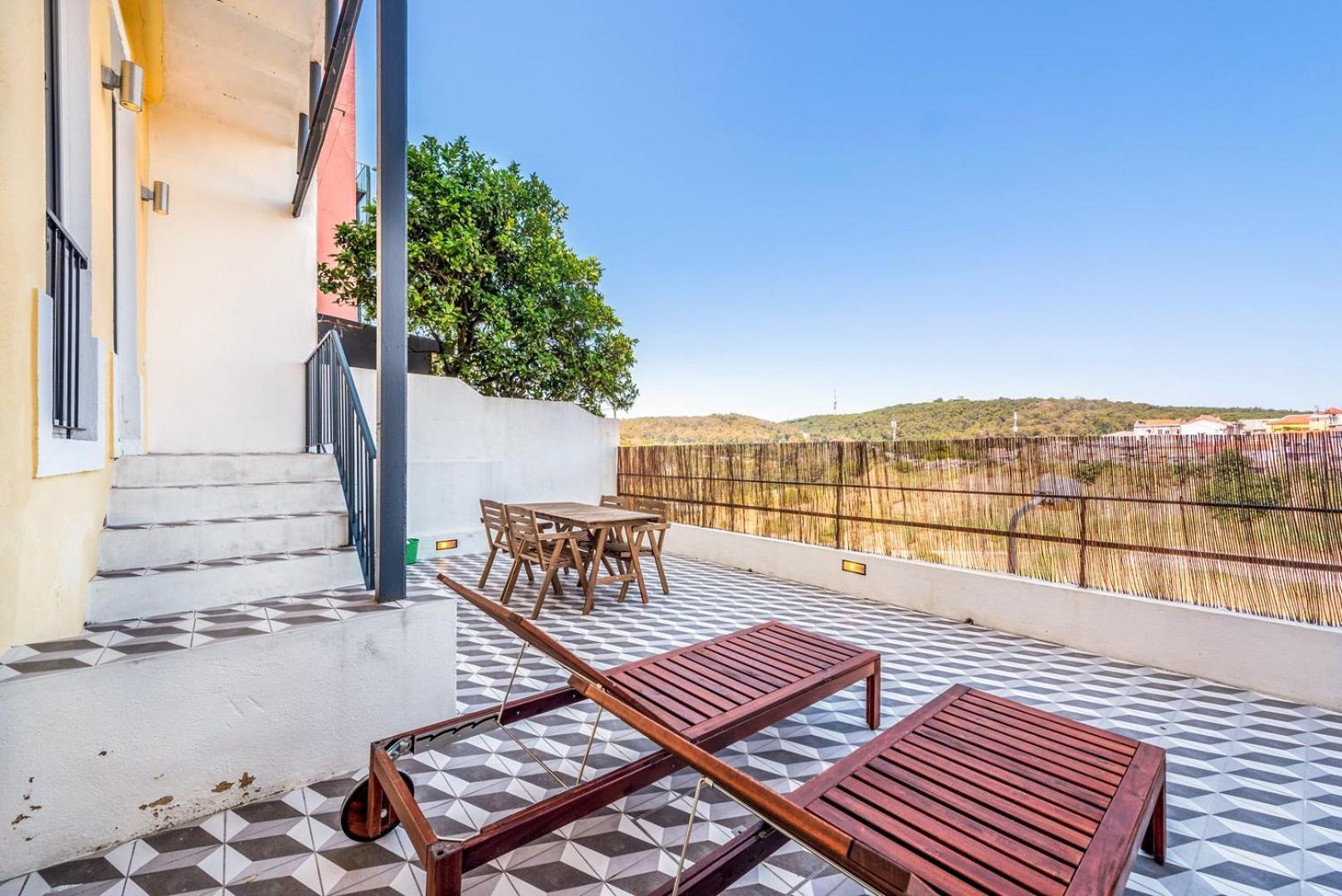 Guestready - Mosaic Terrace Apartment Lisbon Bagian luar foto